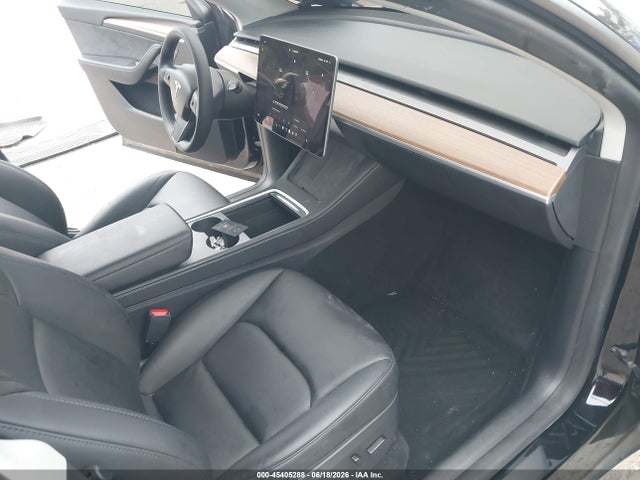 2024 Tesla Model Y Performance Dual Motor All-wheel Drive მანქანა იყიდება აუქციონზე, vin: 7SAYGDEF8RF043182, აუქციონის ნომერი: 45405288