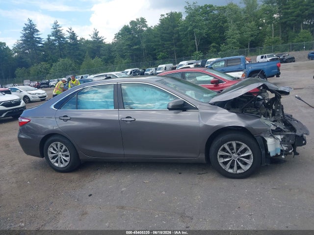 4T1BF1FKXHU633577 Toyota CAMRY LE