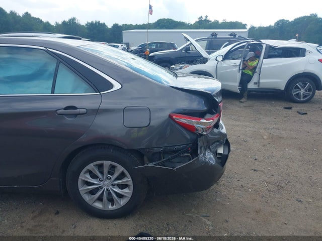4T1BF1FKXHU633577 Toyota CAMRY LE