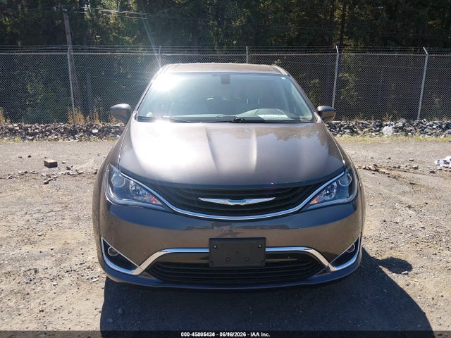 Chrysler Pacifica Hybrid Touring Plus 2017 2C4RC1H75HR797479 Image 12