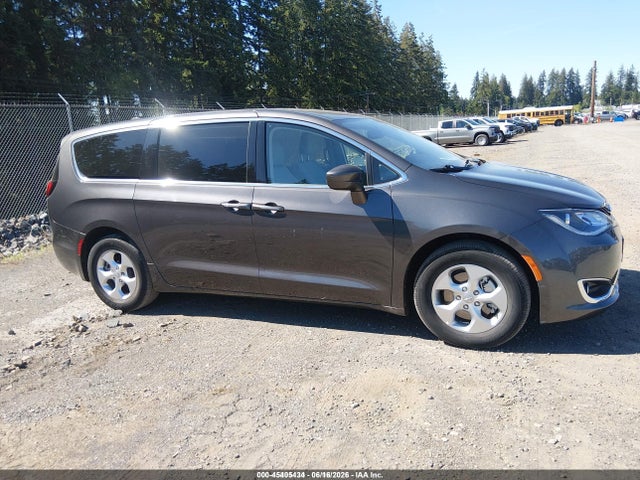 Chrysler Pacifica Hybrid Touring Plus 2017 2C4RC1H75HR797479 Image 13