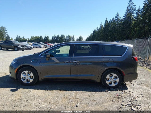 Chrysler Pacifica Hybrid Touring Plus 2017 2C4RC1H75HR797479 Image 14