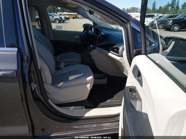 Chrysler Pacifica Hybrid Touring Plus 2017 2C4RC1H75HR797479 Image 5
