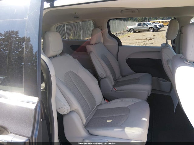 Chrysler Pacifica Hybrid Touring Plus 2017 2C4RC1H75HR797479 Image 8