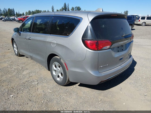 Chrysler Pacifica Hybrid Touring Plus 2017 2C4RC1H71HR838223 Image 3