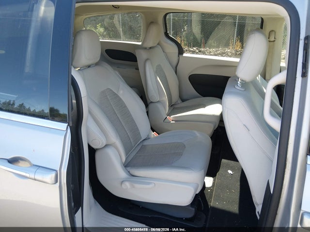 Chrysler Pacifica Hybrid Touring Plus 2017 2C4RC1H71HR838223 Image 8