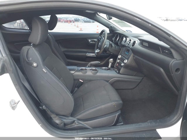 1FA6P8AMXF5322166 Ford Mustang V6