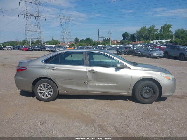 4T4BF1FK2FR492829 Toyota CAMRY LE