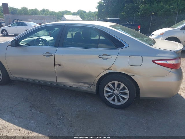 4T4BF1FK2FR492829 Toyota CAMRY LE