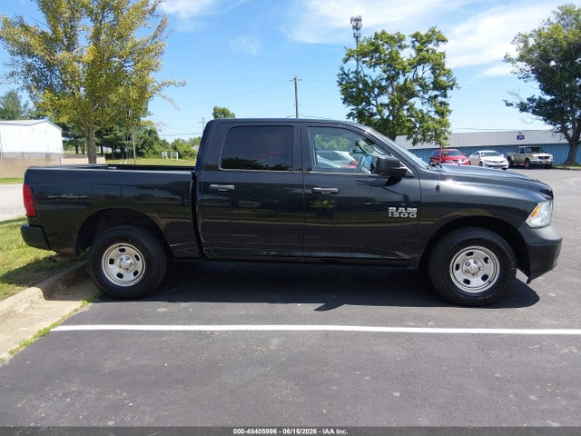 45405996 :رقم المزاد ، 1C6RR7KGXJS323114 vin ، 2018 Ram 1500 مزاد بيع