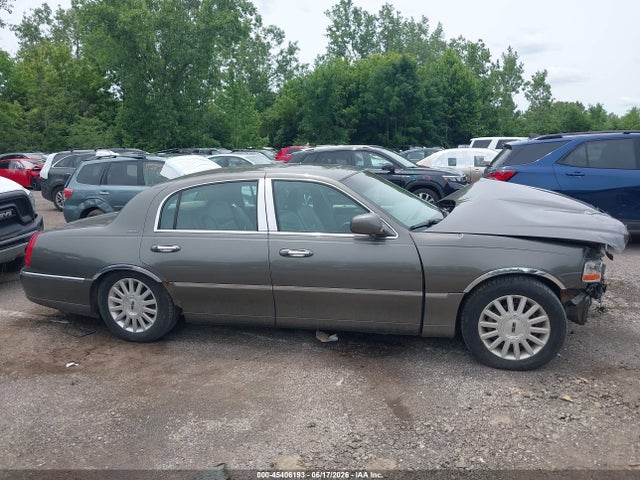 Aukcja sprzedaży 2003 Lincoln Town Car Signature, vin: 1LNHM82W33Y696457, numer aukcji: 45406193
