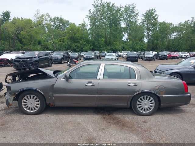 Aukcja sprzedaży 2003 Lincoln Town Car Signature, vin: 1LNHM82W33Y696457, numer aukcji: 45406193