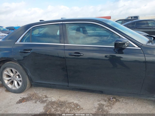 Chrysler 300 Limited 2015 2C3CCAAG2FH849271 Image 13