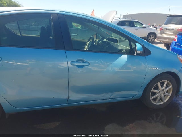 Toyota Prius C Three 2015 JTDKDTB37F1113095 Image 18