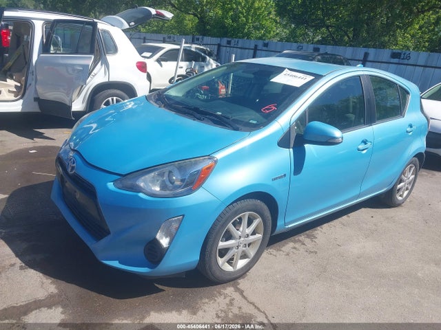 Toyota Prius C Three 2015 JTDKDTB37F1113095 Image 2