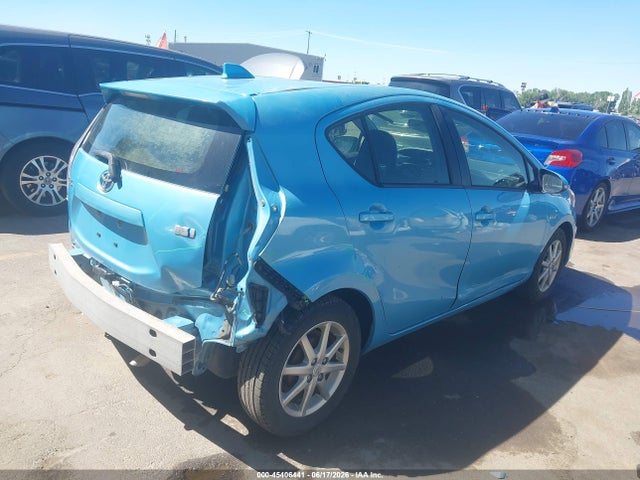 Toyota Prius C Three 2015 JTDKDTB37F1113095 Image 4