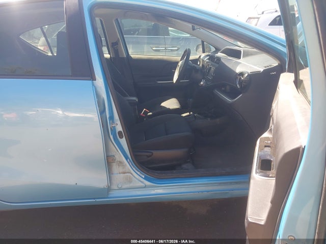 Toyota Prius C Three 2015 JTDKDTB37F1113095 Image 5