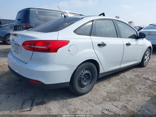 Ford FOCUS S 2018 1FADP3E27JL240578 Image 4