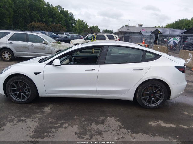 45407278 :رقم المزاد ، 5YJ3E1EBXNF121948 vin ، 2022 Tesla Model 3 Long Range Dual Motor All-wheel Drive مزاد بيع