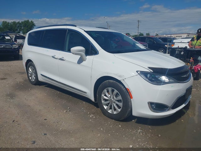 Auction sale of the 2018 Chrysler Pacifica Touring L Plus, vin: 2C4RC1EG5JR338611, lot number: 45407448