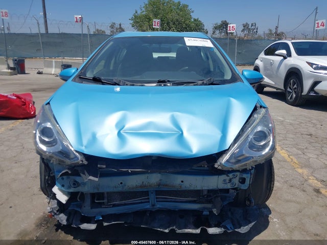 Toyota Prius C Two 2015 JTDKDTB35F1108672 Image 13
