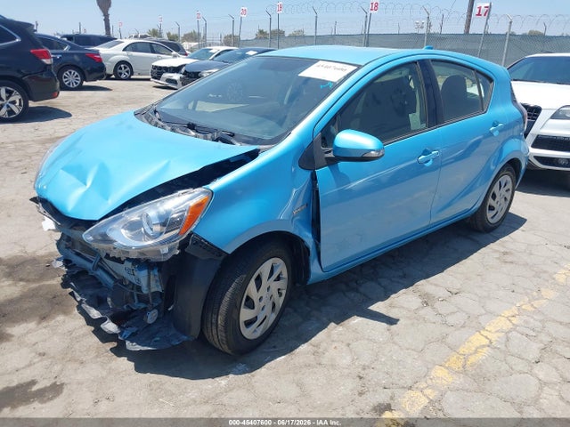 Toyota Prius C Two 2015 JTDKDTB35F1108672 Image 2