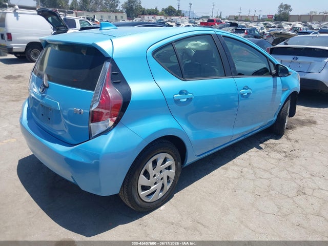Toyota Prius C Two 2015 JTDKDTB35F1108672 Image 4