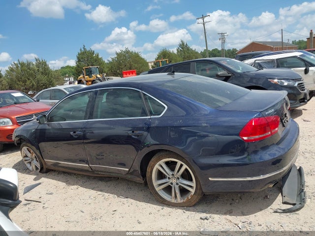 2015 Volkswagen Passat 1.8t Sel Premium მანქანა იყიდება აუქციონზე, vin: 1VWCS7A30FC015224, აუქციონის ნომერი: 45407601