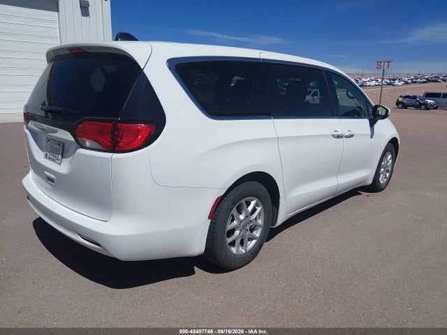 Chrysler Voyager Lx 2022 2C4RC1CG2NR127830 Image 4