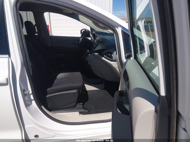 Chrysler Voyager Lx 2022 2C4RC1CG2NR127830 Image 5