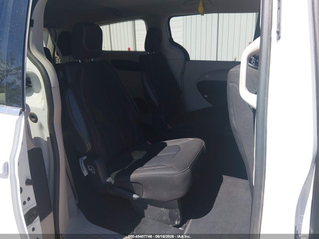 Chrysler Voyager Lx 2022 2C4RC1CG2NR127830 Image 8
