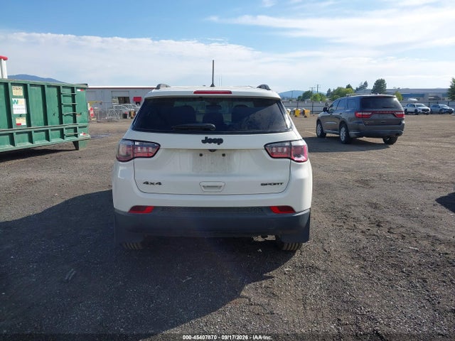 3C4NJDAB3JT131762 Jeep Compass Sport 4x4
