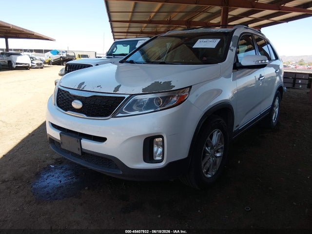 KIA SORENTO LX 2015 5XYKTCA60FG586593 Image 2