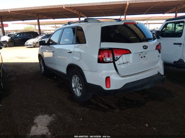 KIA SORENTO LX 2015 5XYKTCA60FG586593 Image 3