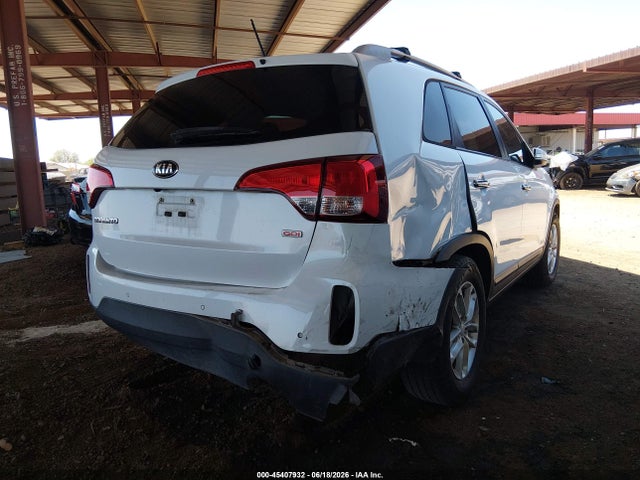KIA SORENTO LX 2015 5XYKTCA60FG586593 Image 4