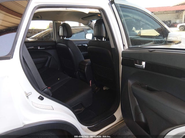 KIA SORENTO LX 2015 5XYKTCA60FG586593 Image 8