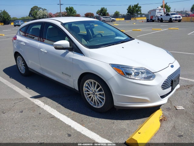 2018 1FADP3R43JL296125 main image