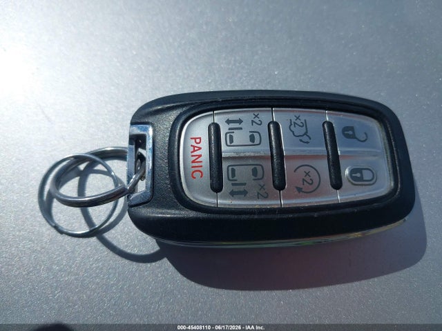 Chrysler Pacifica Limited 2018 2C4RC1GG1JR276055 Image 11