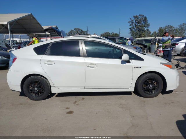 Toyota Prius Two 2015 JTDKN3DU1F1997814 Image 13