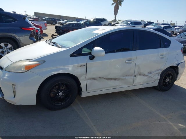 Toyota Prius Two 2015 JTDKN3DU1F1997814 Image 14