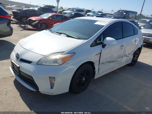 Toyota Prius Two 2015 JTDKN3DU1F1997814 Image 2