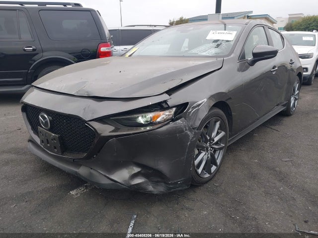 Mazda Mazda3 Preferred Package 2019 JM1BPAMM6K1119725 Image 2