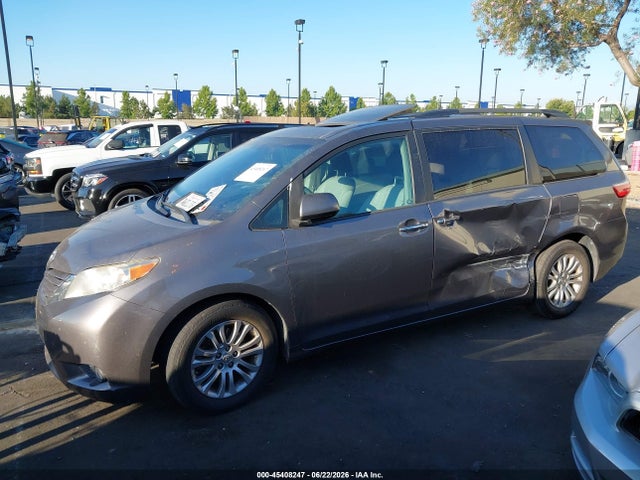 Toyota Sienna Xle 8 Passenger 2017 5TDYZ3DC0HS797664 Image 14