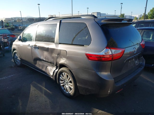 Toyota Sienna Xle 8 Passenger 2017 5TDYZ3DC0HS797664 Image 3
