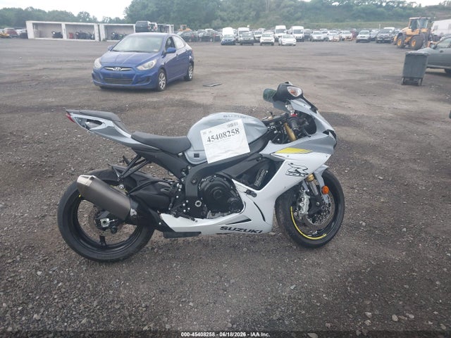 Suzuki GSX-R750 2022 JS1GR7MA4N7101194 Image 12