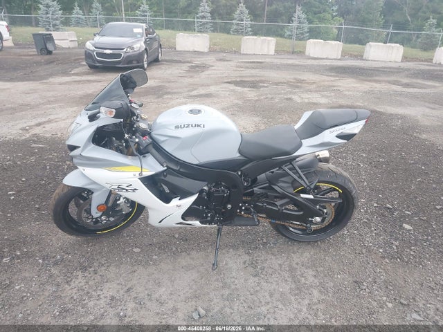 Suzuki GSX-R750 2022 JS1GR7MA4N7101194 Image 13
