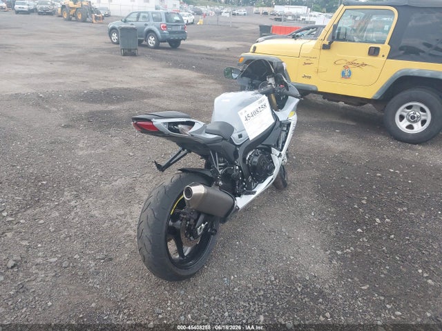 Suzuki GSX-R750 2022 JS1GR7MA4N7101194 Image 4