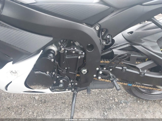 Suzuki GSX-R750 2022 JS1GR7MA4N7101194 Image 9