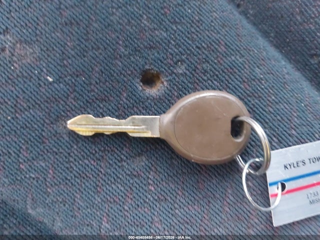 45408456 :رقم المزاد ، 1C4GJ45311B246101 vin ، 2001 Chrysler Voyager Lx مزاد بيع