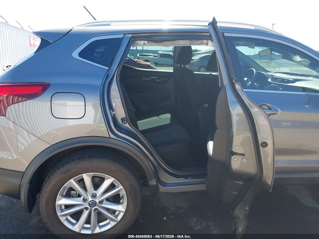 JN1BJ1CPXKW521718 Nissan Rogue Sport Sv